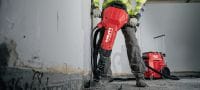 TE 3000-AVR Heavy-duty electric jackhammer Exceptionally powerful breaker for heavy-duty concrete demolition, asphalt cutting, earthwork and driving ground rods Applications 2