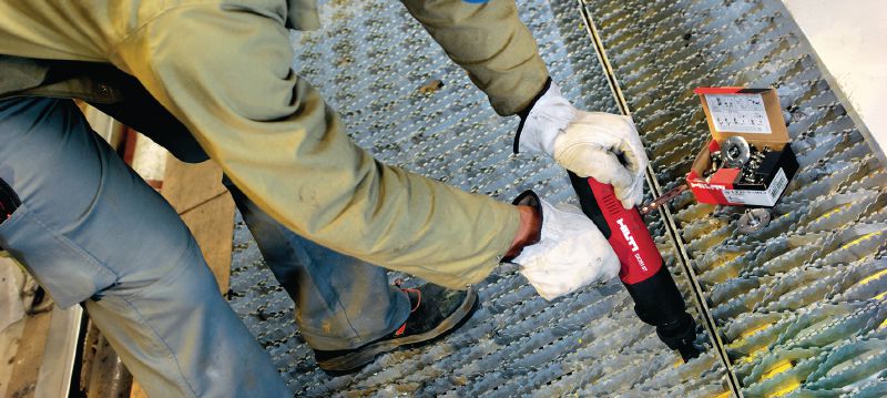 X-BT 4000-A Cordless drill Cordless drill for predrilling accurate holes for X-BT and S-BT fasteners Applications 1