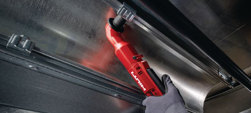 Image 2 of 4: SIW 4R-22 3/8 Right-angle impact wrench Compact, cordless right-angled impact wrench for reaching tough to access applications Applications 1